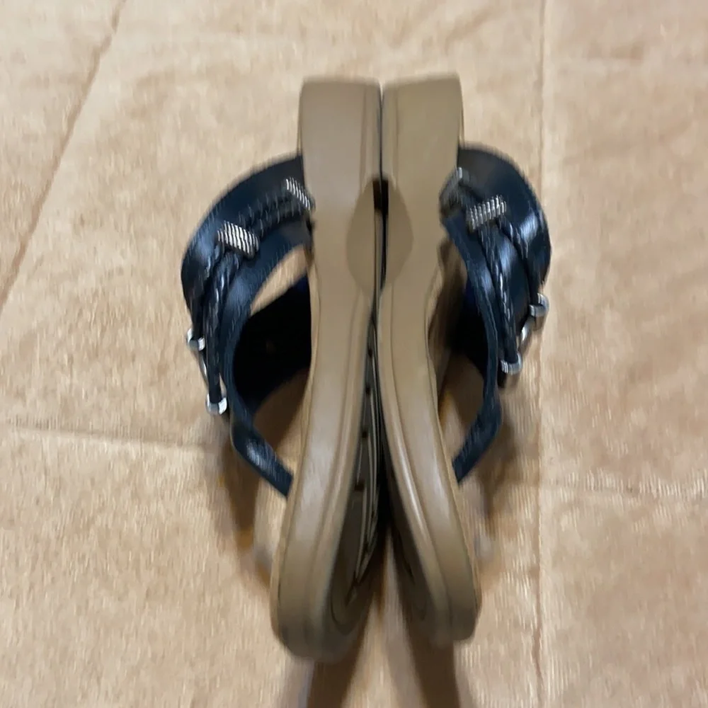 Minnetonka Black Leather Thong Sandals